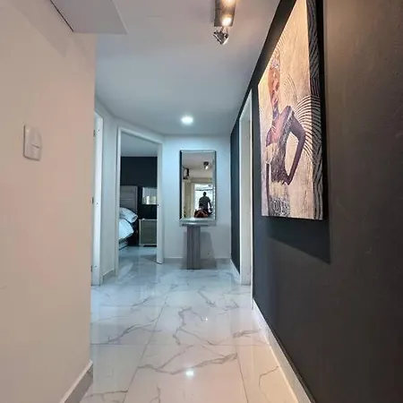 Lujoso El Laguito Apartamento