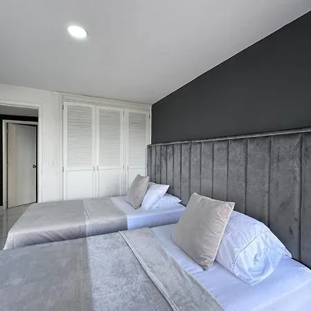 Apartment Lujoso El Laguito *